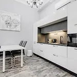 Apartment Thunovská 10
