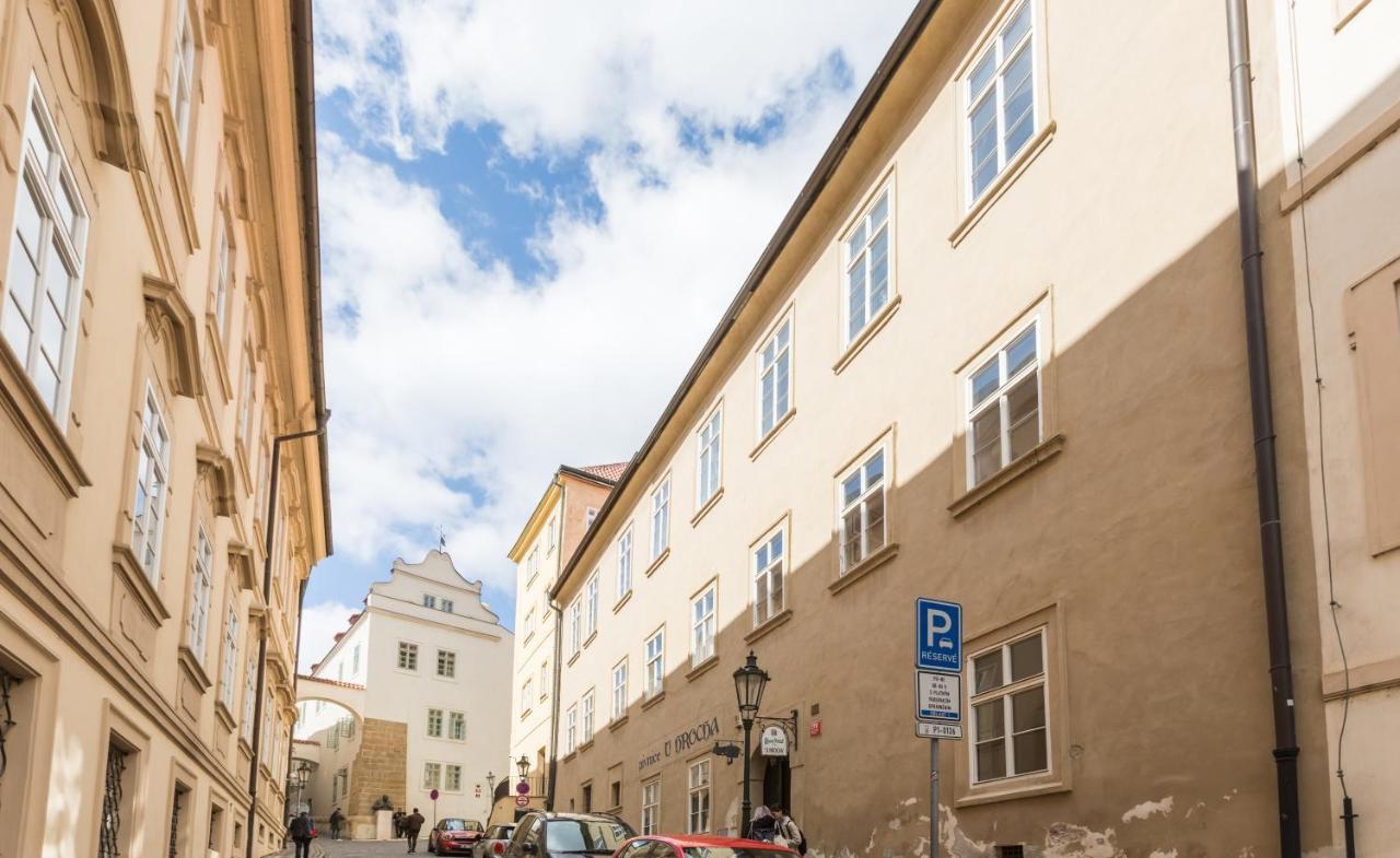 Thunovská 10 *